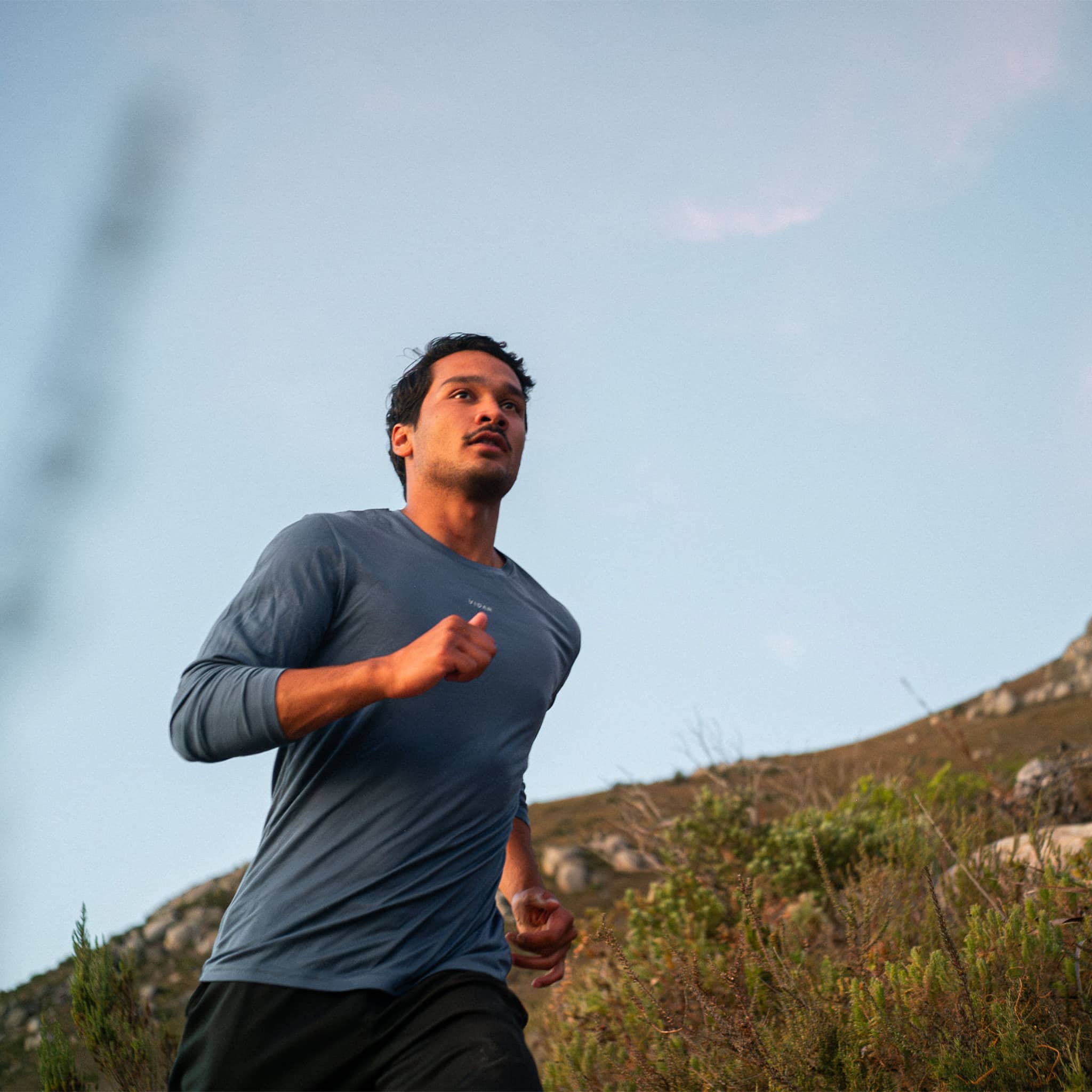 DISTANCE | Natural Performance Longsleeve - marineblau