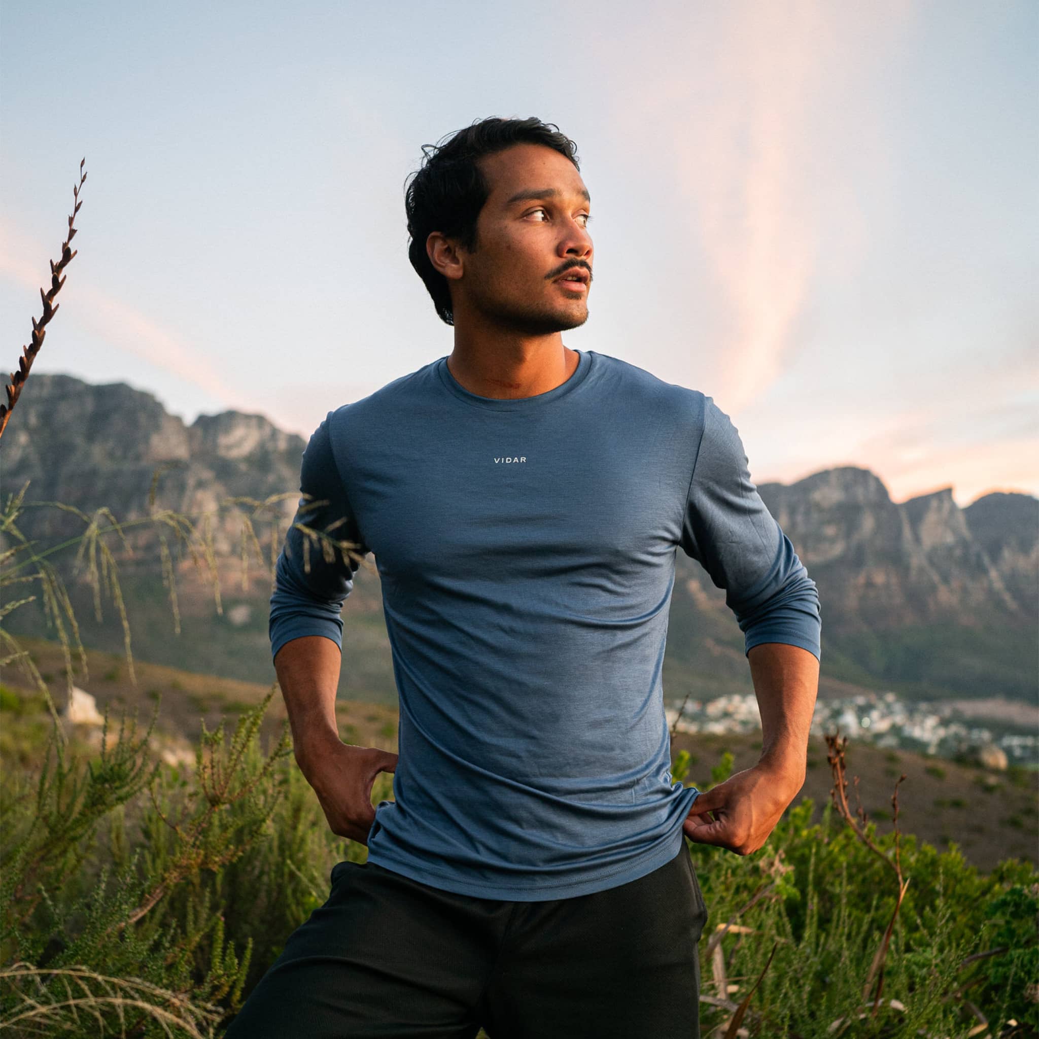 DISTANCE | Natural Performance Longsleeve - marineblau