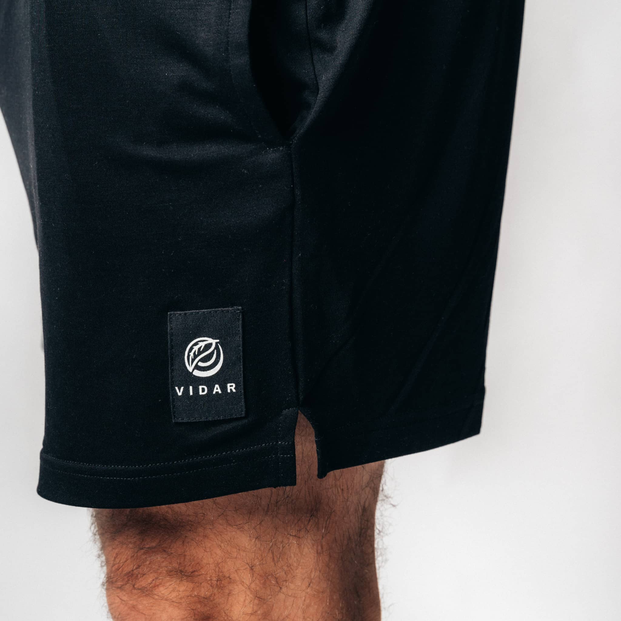 LIGHTNING I Natural Performance Shorts - schwarz