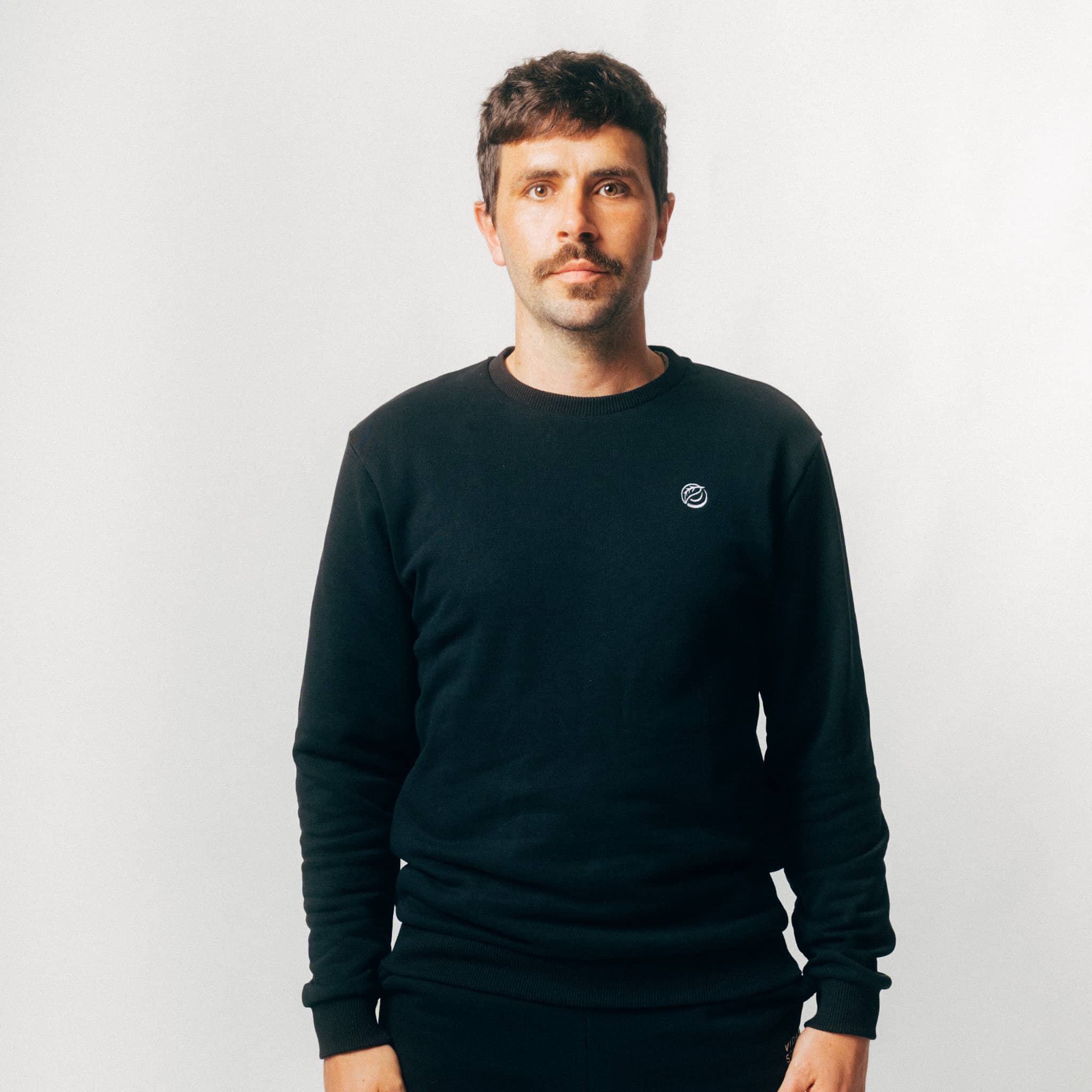 Sportset aus RECORD Sweatshirt und CHANGE TENCEL™ Sport Tee