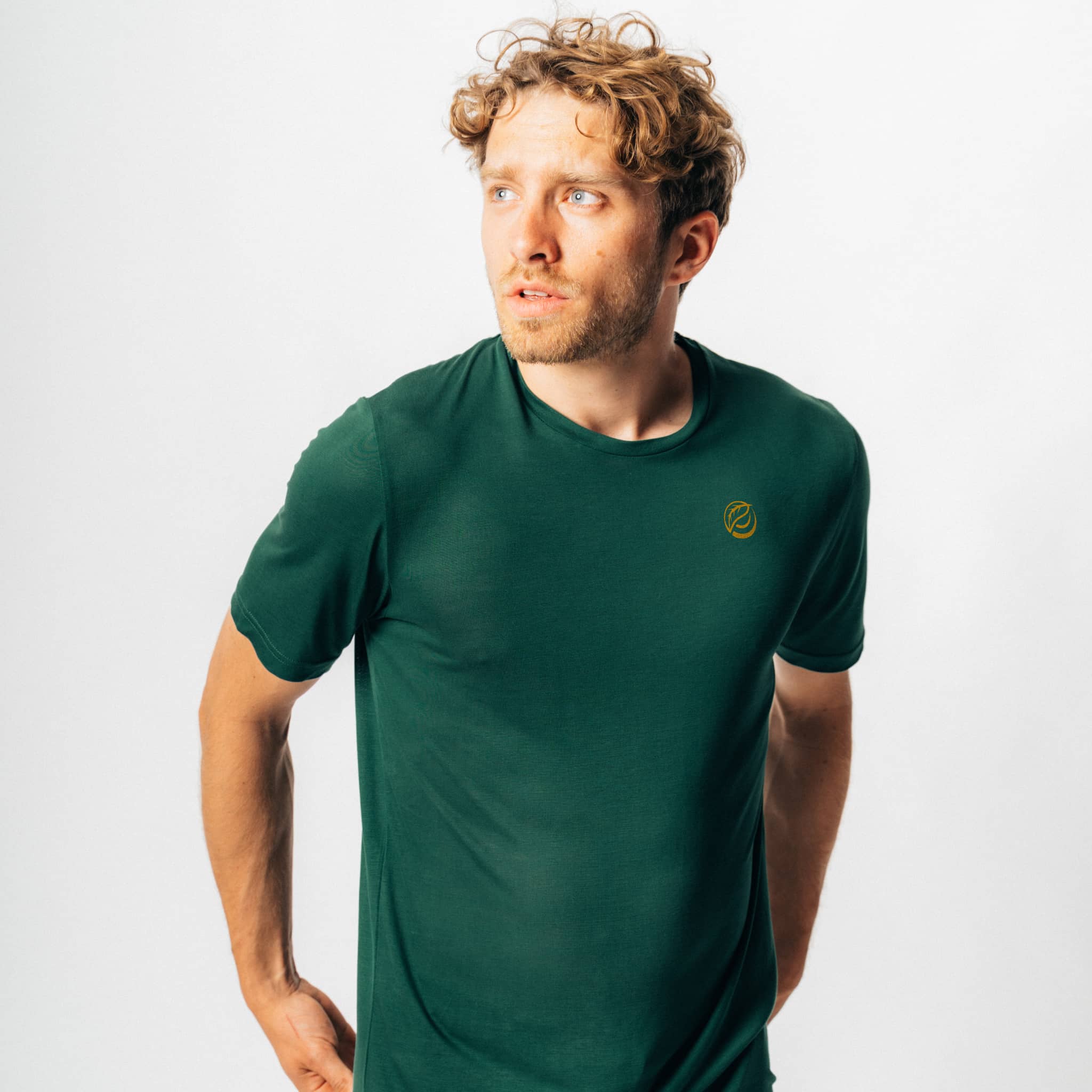 Sportset aus RECORD Sweatshirt und CHANGE TENCEL™ Sport Tee
