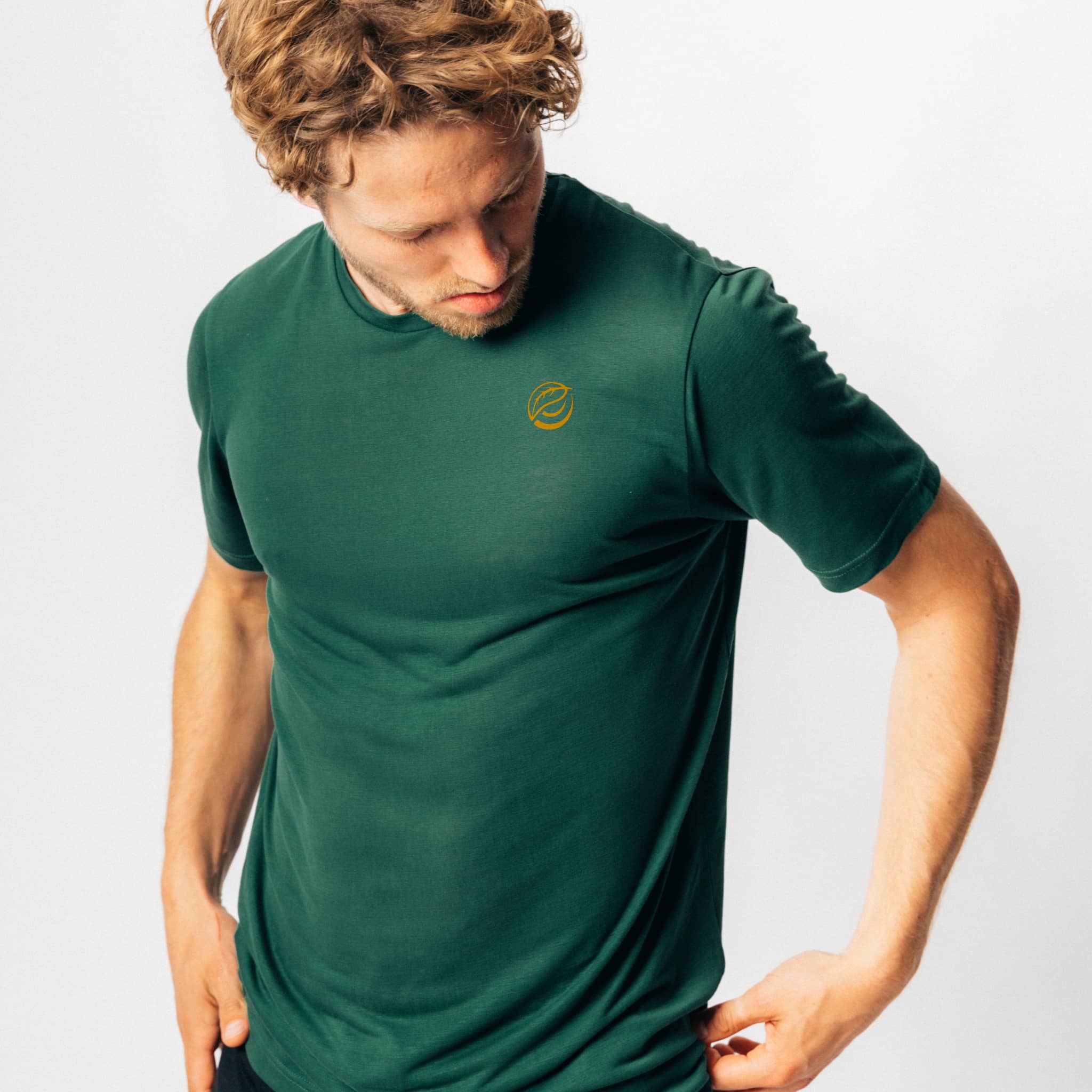 Sportset aus RECORD Sweatshirt und CHANGE TENCEL™ Sport Tee