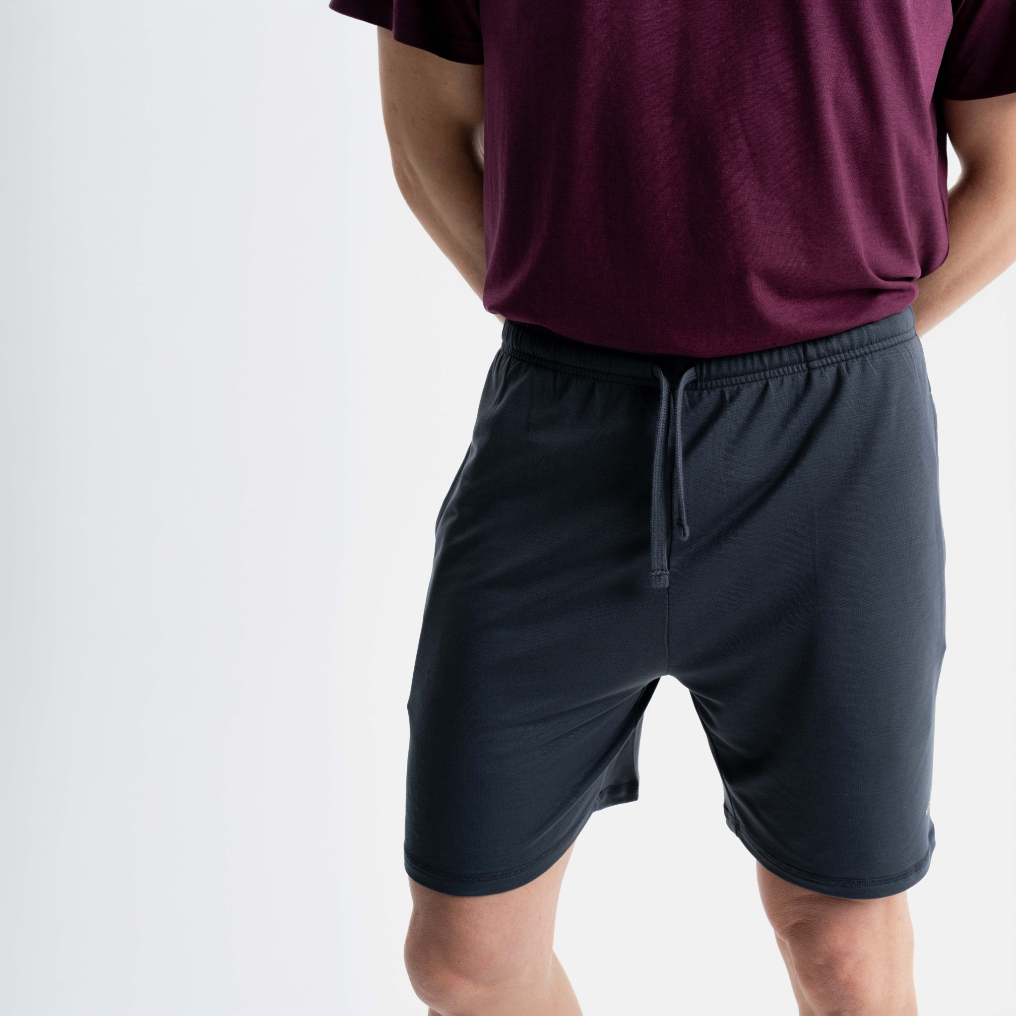 DISTANCE Sportset Short | Burgundy Red x Iron Grey