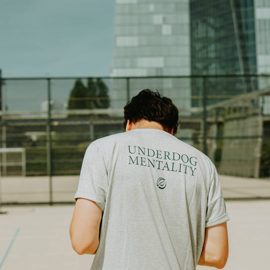 UNDERDOG MENTALITY | Natural Backprint Tee grey