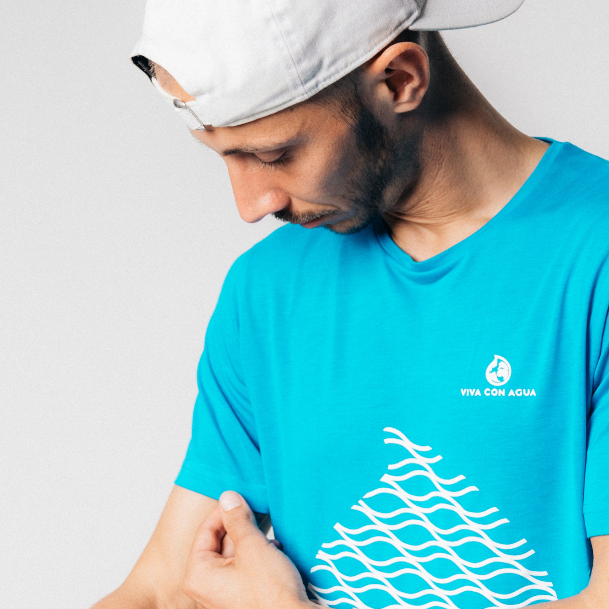VIVA CON AGUA X VIDAR SPORT I Natural Sport Tee