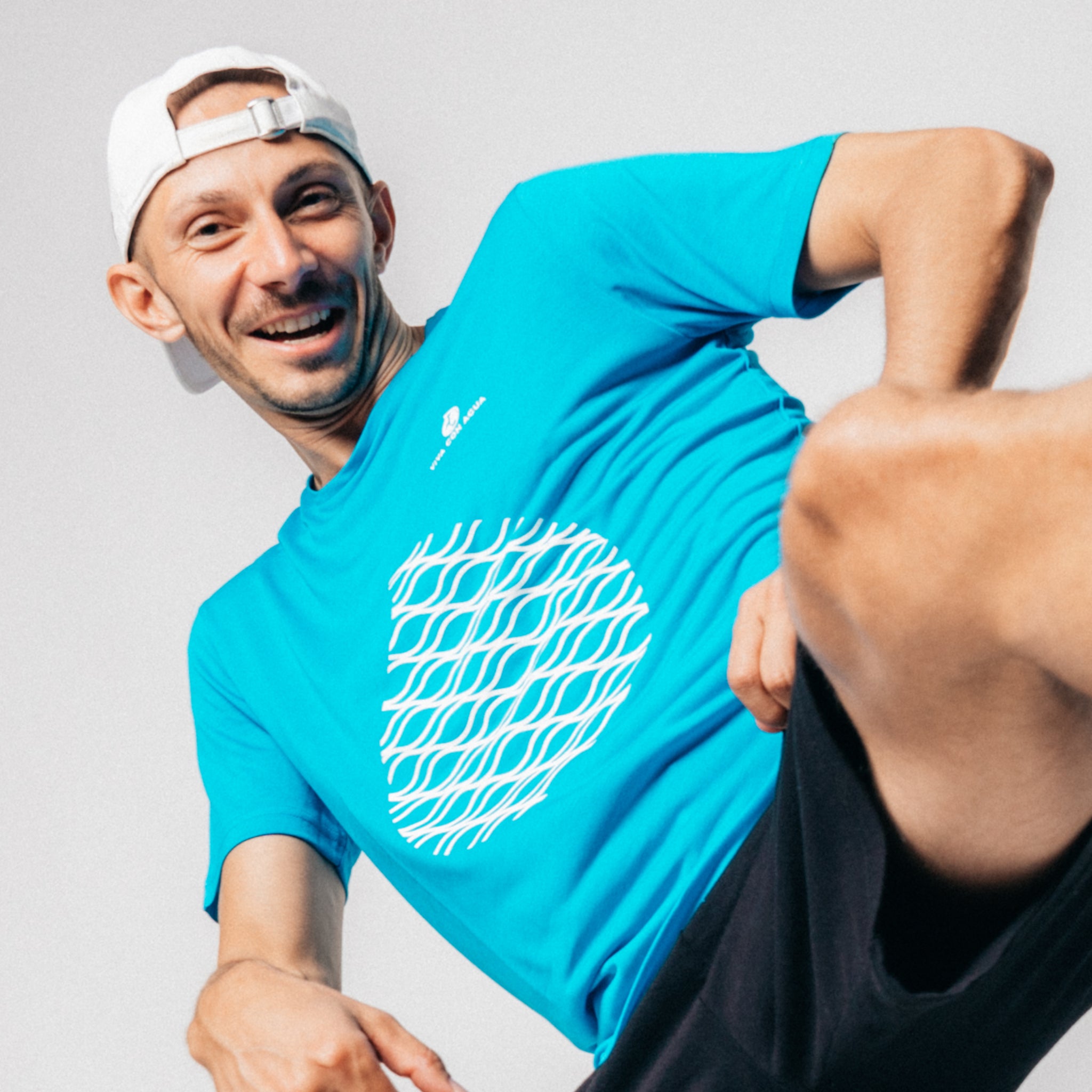 VIVA CON AGUA X VIDAR SPORT I Natural Sport Tee
