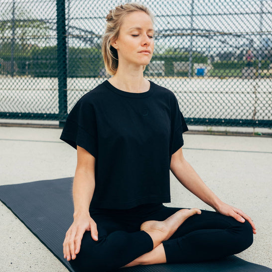 BALANCE I Natural Box Tee black