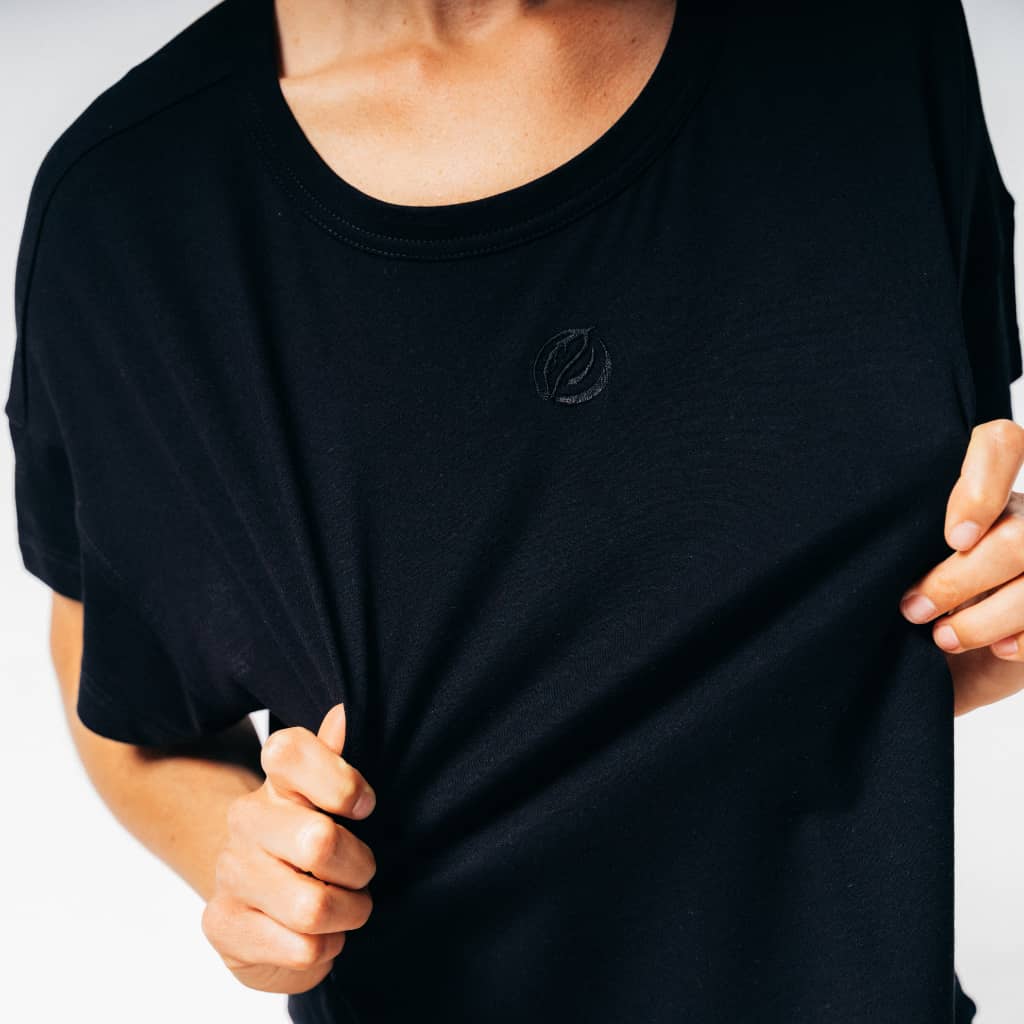 BALANCE I Natural Box Tee black